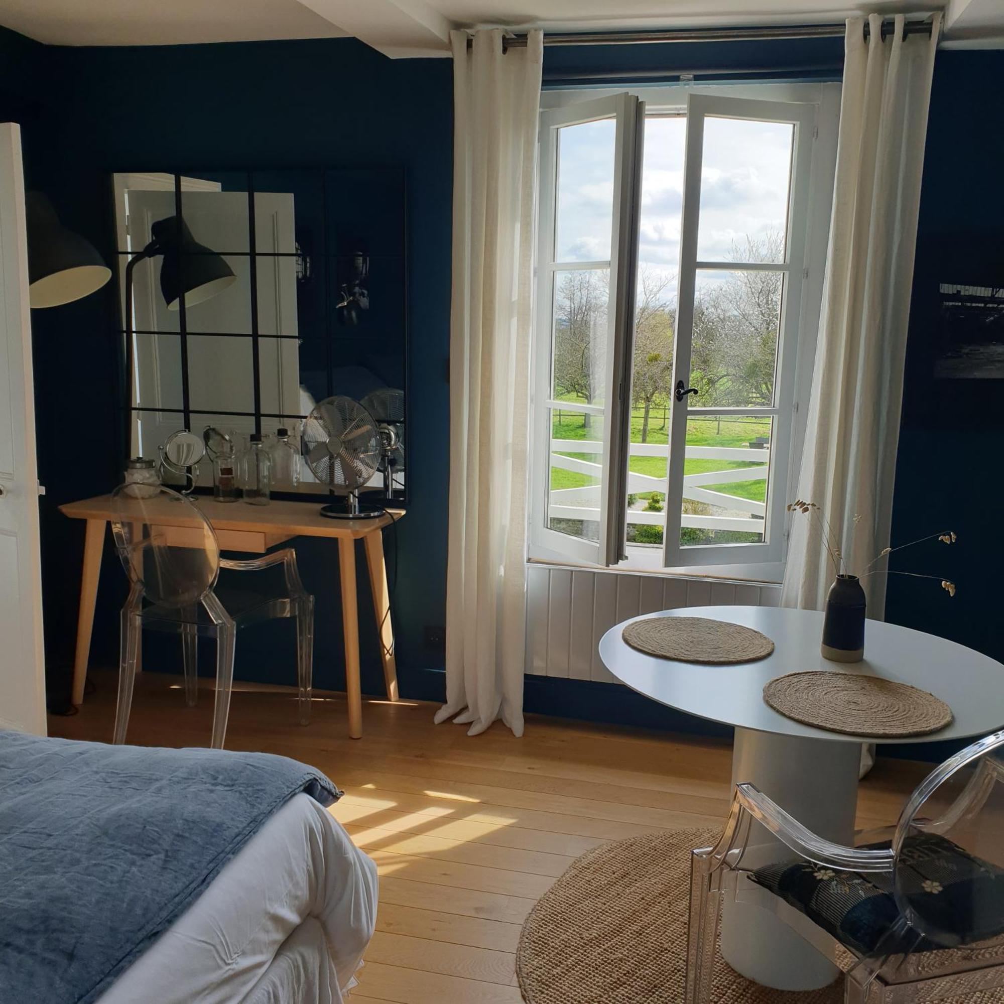 Par Hasard Ou Pas Bed and Breakfast Saint-Martin-aux-Chartrains Exteriör bild