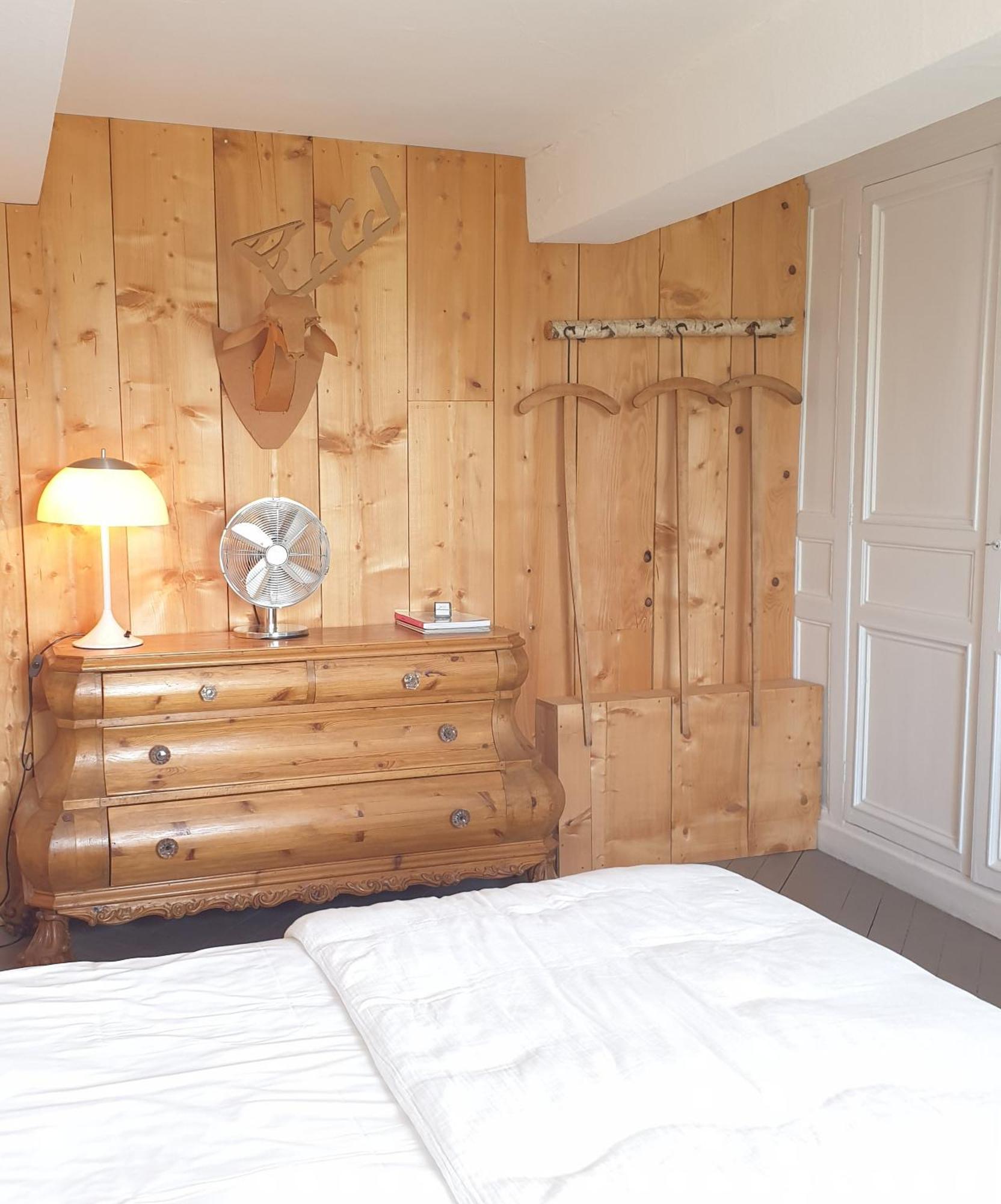 Par Hasard Ou Pas Bed and Breakfast Saint-Martin-aux-Chartrains Exteriör bild