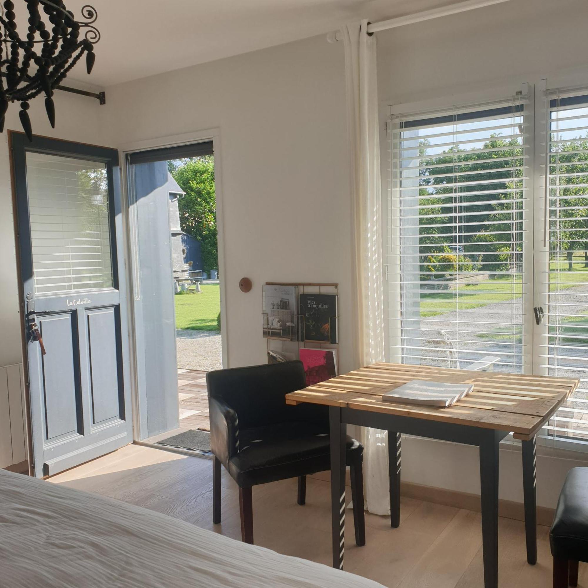 Par Hasard Ou Pas Bed and Breakfast Saint-Martin-aux-Chartrains Exteriör bild