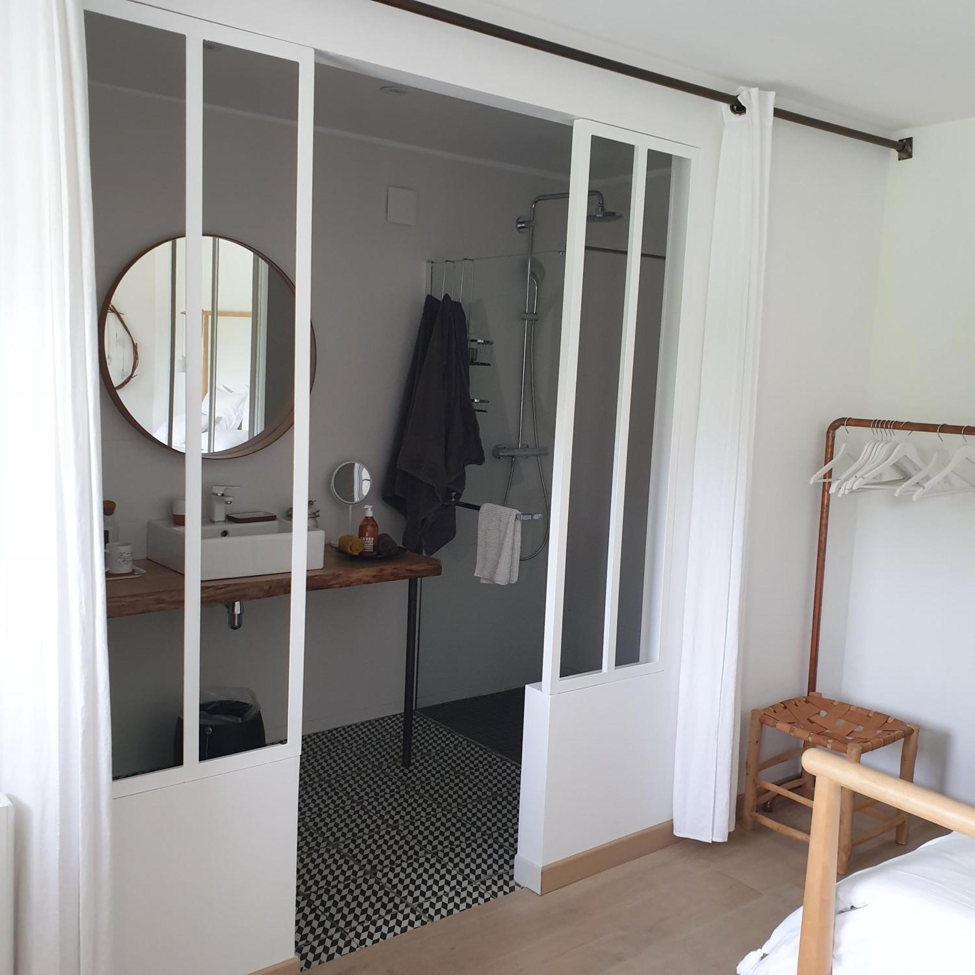Par Hasard Ou Pas Bed and Breakfast Saint-Martin-aux-Chartrains Exteriör bild