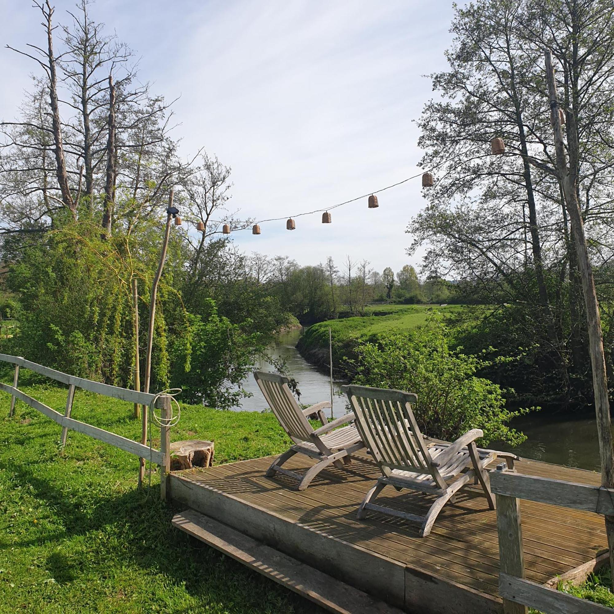Par Hasard Ou Pas Bed and Breakfast Saint-Martin-aux-Chartrains Exteriör bild