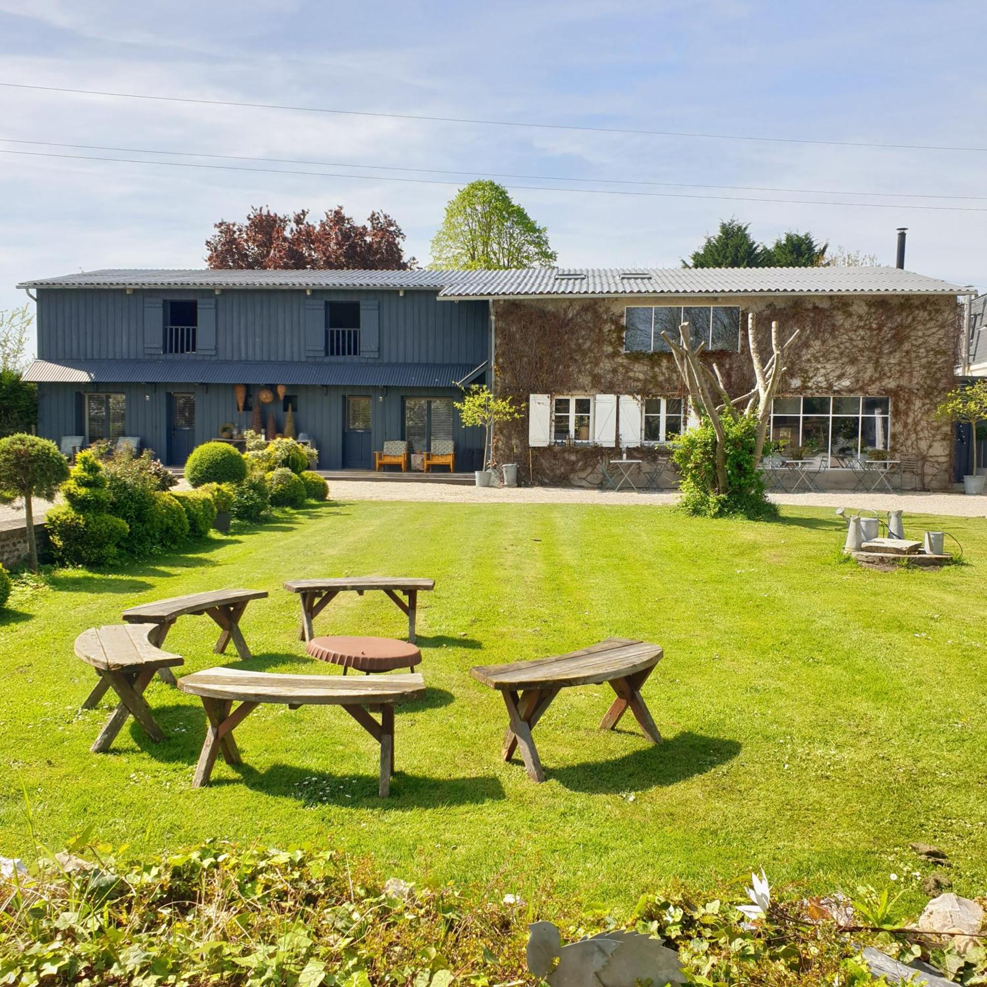 Par Hasard Ou Pas Bed and Breakfast Saint-Martin-aux-Chartrains Exteriör bild