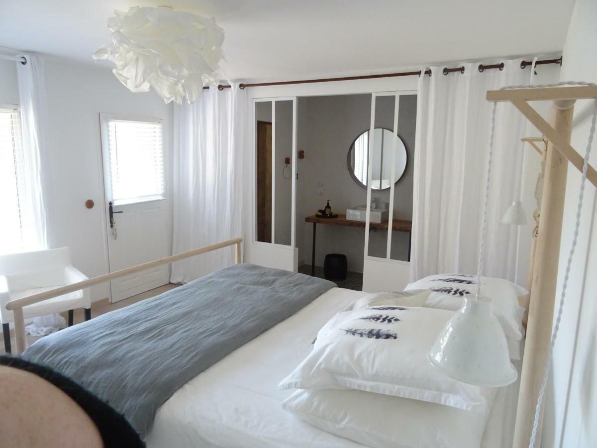 Par Hasard Ou Pas Bed and Breakfast Saint-Martin-aux-Chartrains Exteriör bild