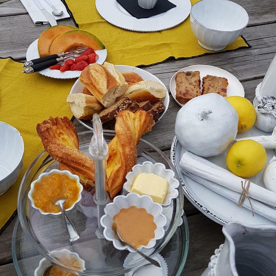 Par Hasard Ou Pas Bed and Breakfast Saint-Martin-aux-Chartrains Exteriör bild