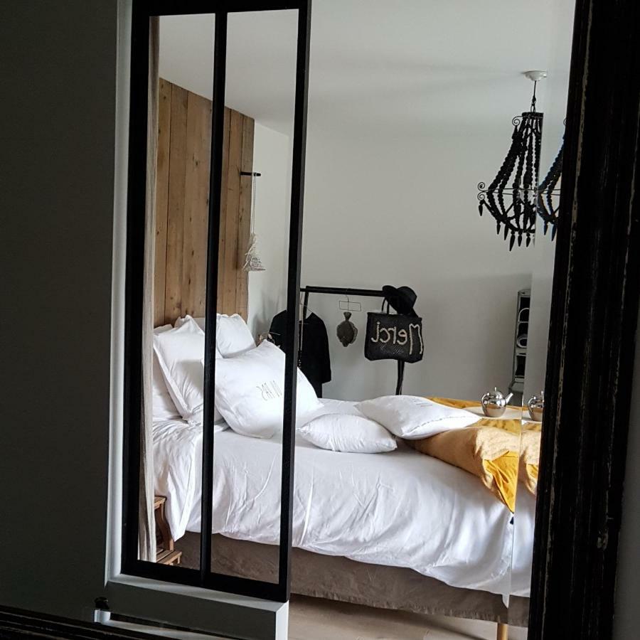 Par Hasard Ou Pas Bed and Breakfast Saint-Martin-aux-Chartrains Exteriör bild